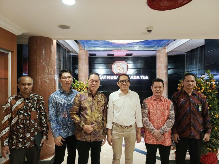 Wamenperin RI Resmikan Peluncuran Smartphone Honor dan Motorola di PT Sat Nusapersada - News highlight image
